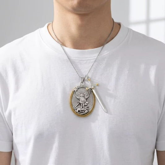 Collar de San Miguel Arcángel con espada