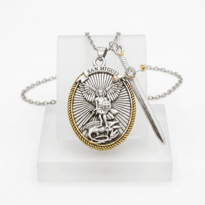 Collar de San Miguel Arcángel con espada